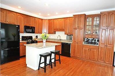 3rd image of 21350 Sawyer Sq
