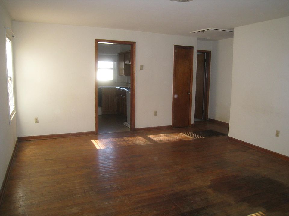 2nd image of 2421 Forest Ave