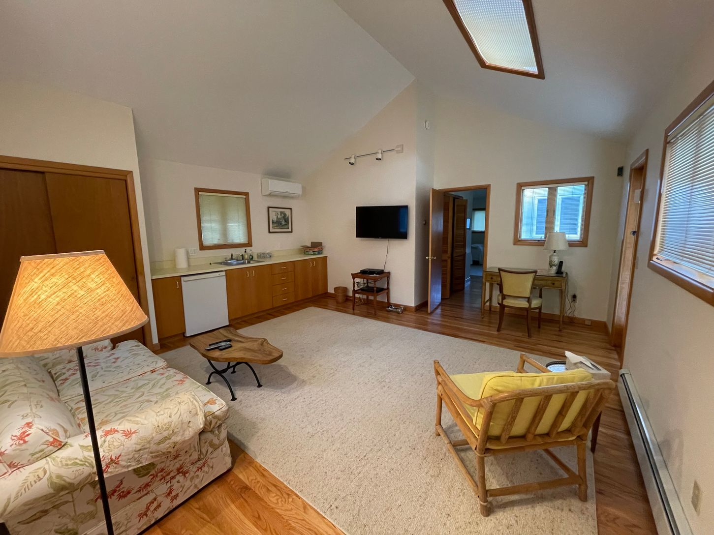  guest quarters sitting room