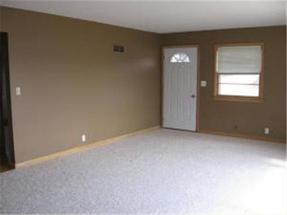 4th image of 102 N Shore Avenue N