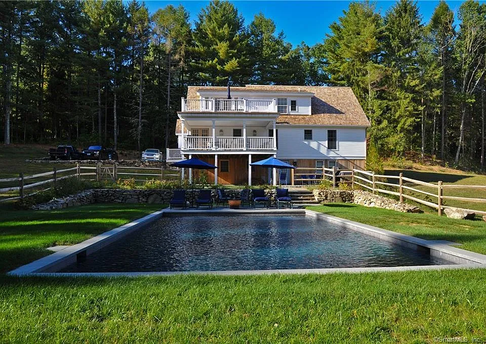51 Senff Rd
