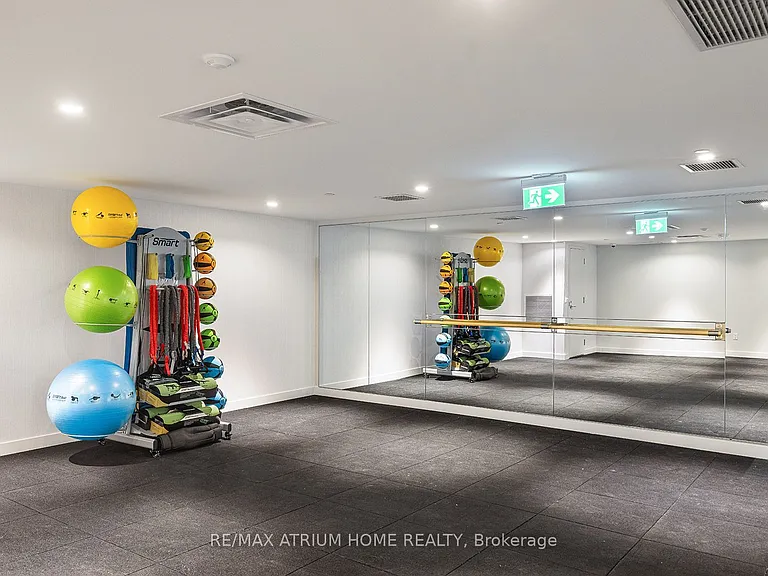 3 Gloucester St #4303 — Photo 35