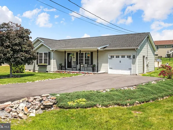 254 Sonya Ln, Bunker Hill, WV 25413