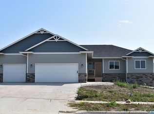 8209 E Arctic Willow Cir, Sioux Falls, SD 57110