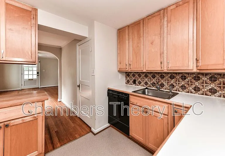 419 S Barton St — Photo 8