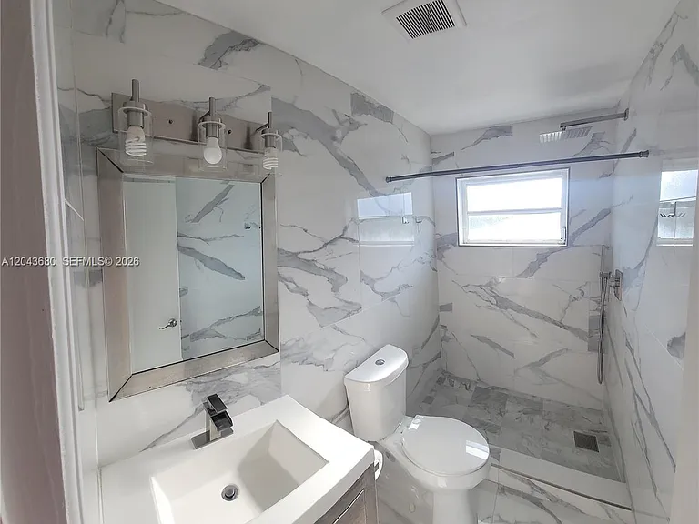 1700 Cleveland St #203 — Photo 5