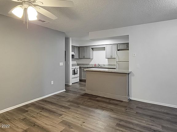 4th image of 1352 Westover St #104