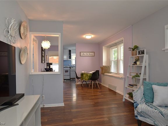 5th image of 734 Albemarle Ave