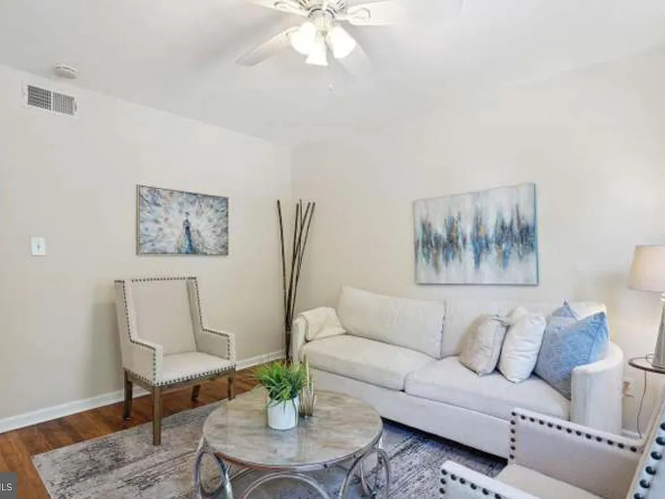 1723 Gales Pl NE #2