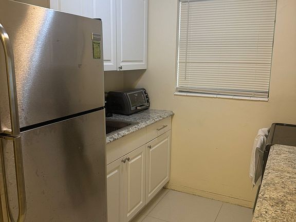 2nd image of 300 NE 191st St APT 206