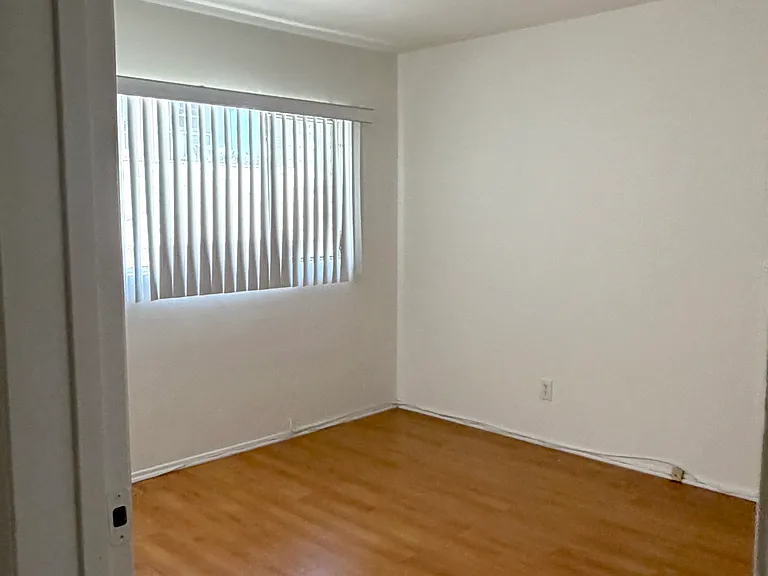 262 S Sycamore Ave #20 — Photo 17