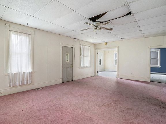 4th image of 1480 Montgomery Ave