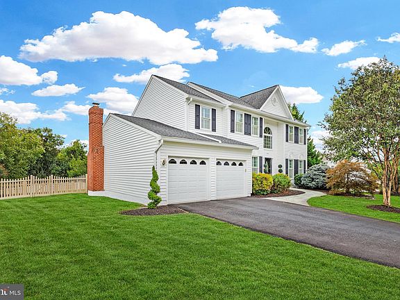 2nd image of 634 Patrice Dr SE
