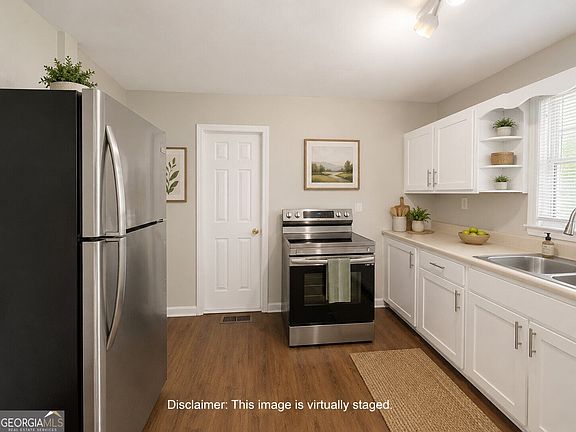 3rd image of 478 Pine Dr