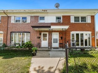 8825 Robin Dr APT A, Des Plaines, IL 60016