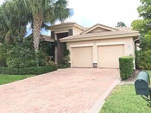 4 bed, 3.0 bath, 3664 sqft, $4,995 — Photo 2