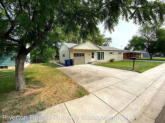 4th image of 216 Deer Ave