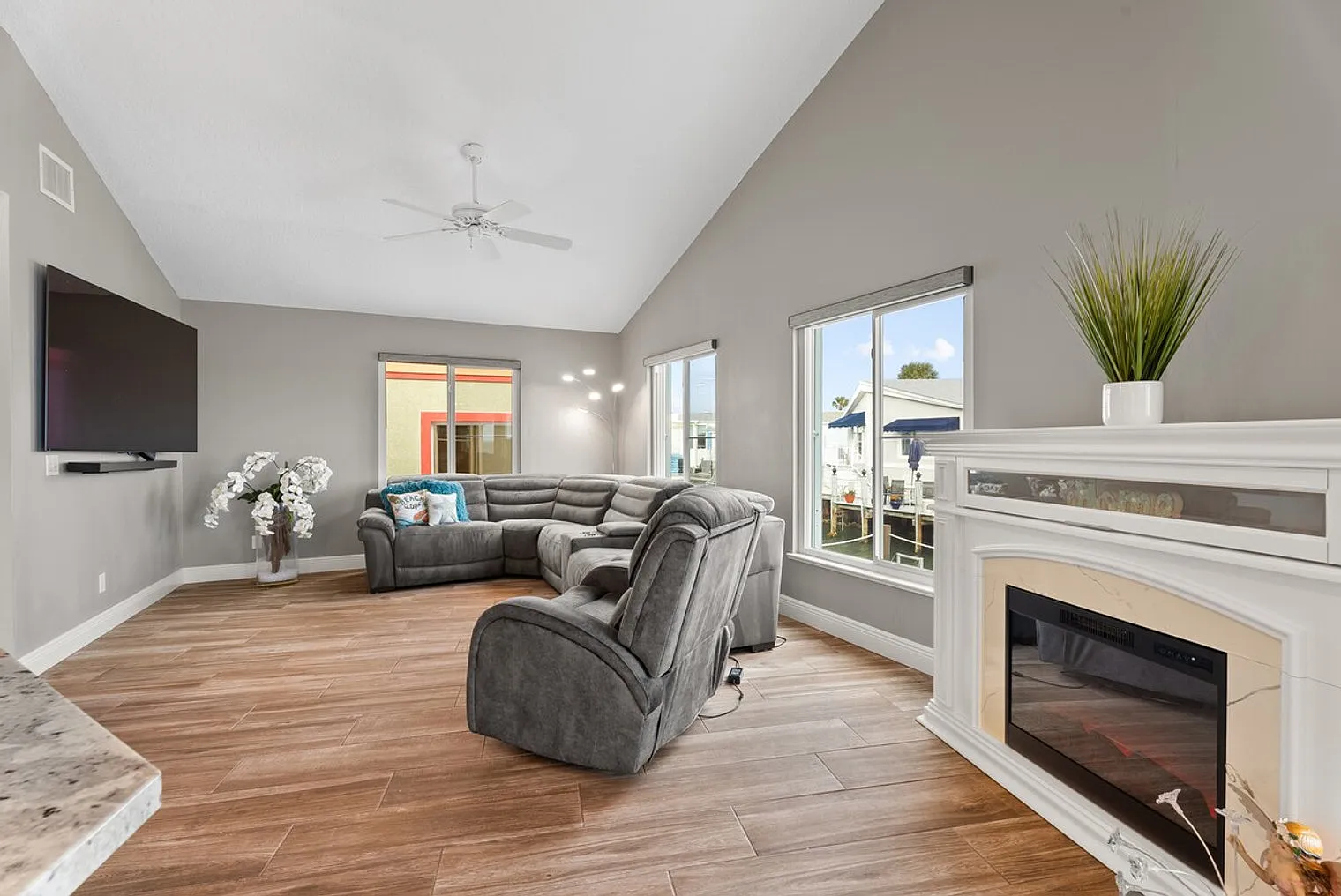 2 bed, 2.0 bath, $6,614 — Photo 1