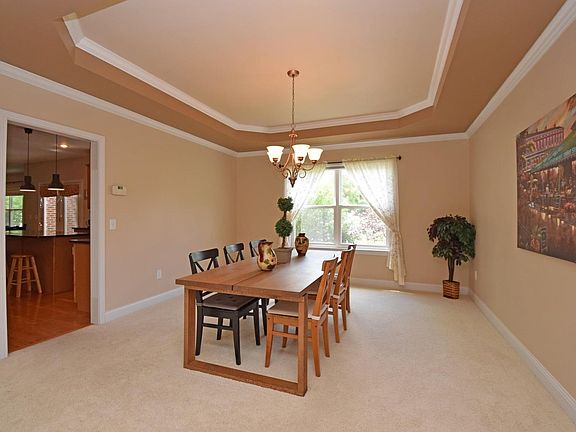 4th image of 6461 Rosemont Ln