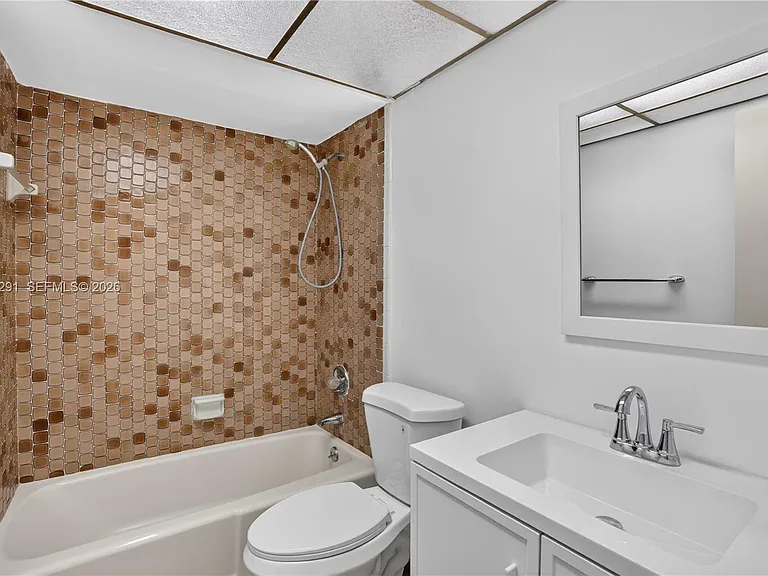 7420 SW 59th Ave #D — Photo 13
