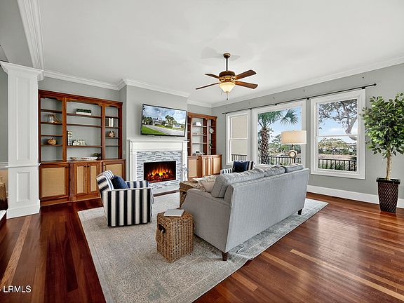 3rd image of 64 Crosstree Drive N