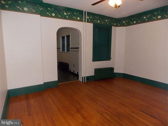 3rd image of 209 W Church St