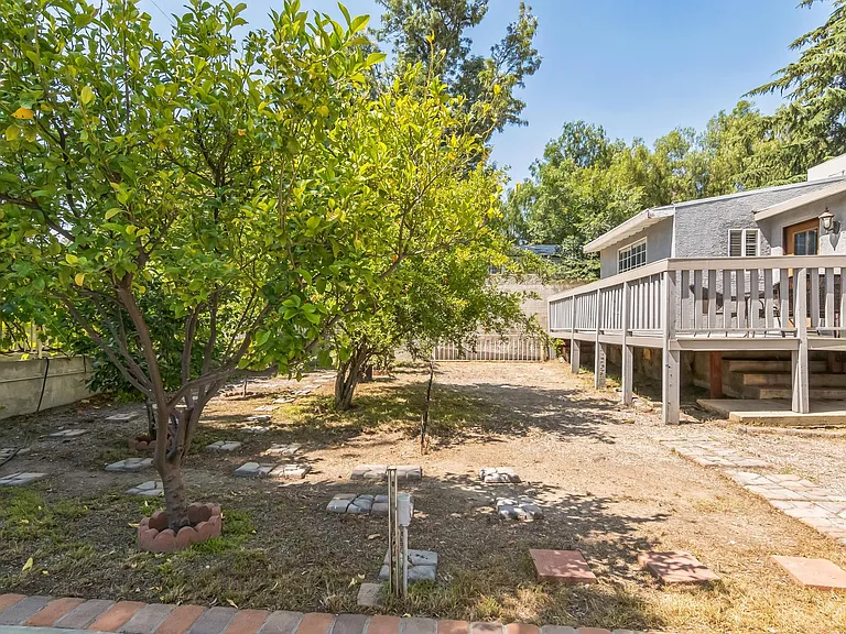 10304 Marcus Ave — Photo 28