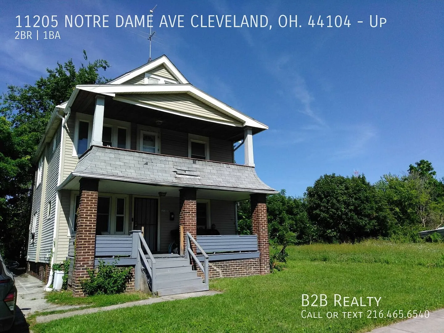 Charming 2-Bedroom Unit in Prime Location — Photo 1