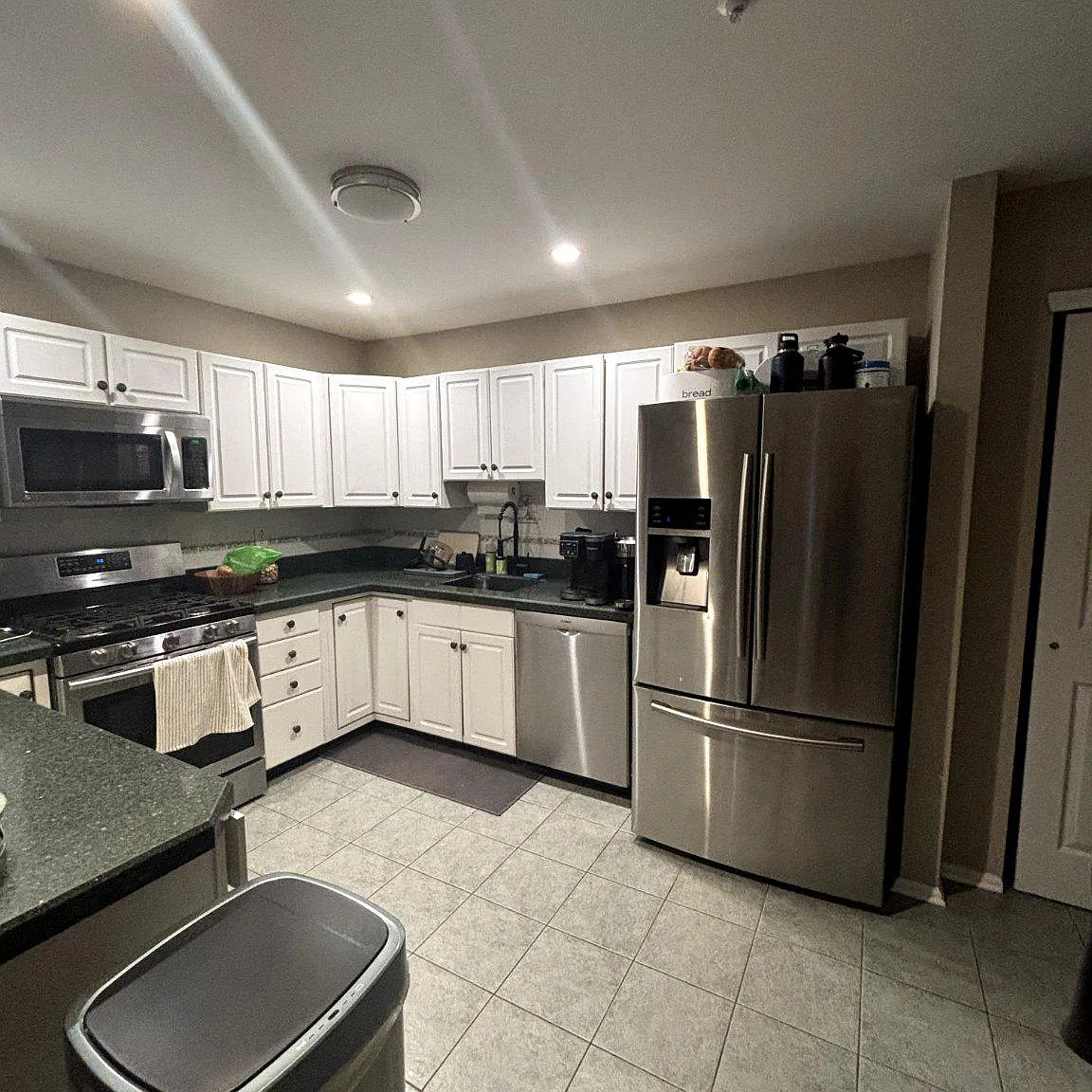 3 bed, 2.5 bath, 3046 sqft, $3,300 — Photo 3