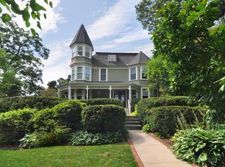 19 Howe Pl, Bronxville, NY 10708