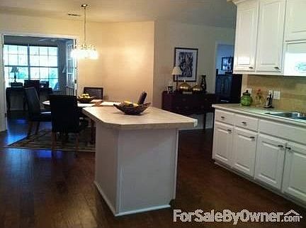 Kitchen - looking toward nook