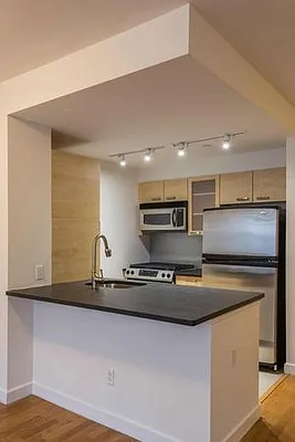 Rented by Perlbinder Realty | media 18