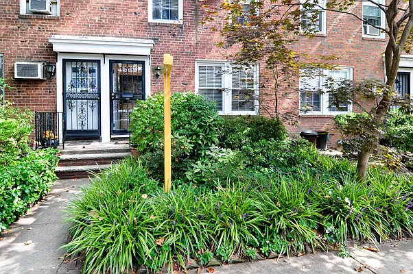 Sold by CENTURY 21 Sunny Gardens Realty, Inc. | media 2