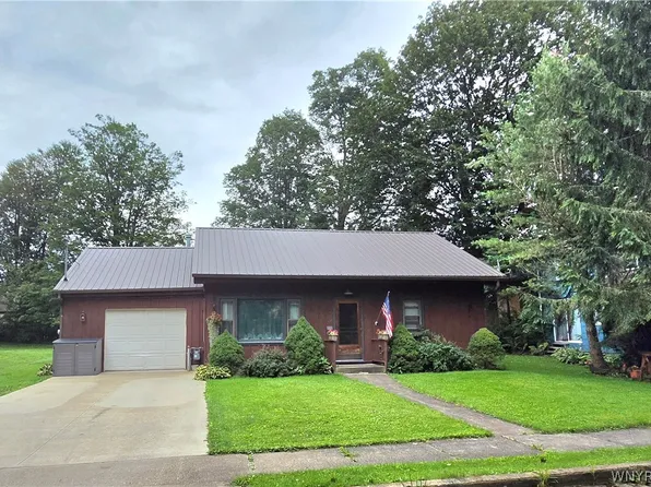 34 Orchard St, Cuba, NY 14727