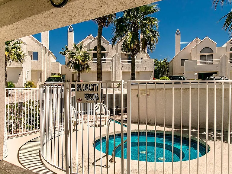420 Acoma Blvd S #12 — Photo 23