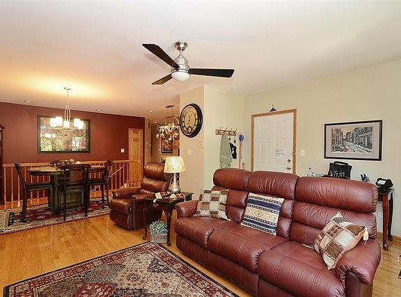 3rd image of 849 W Lakeside Pl APT 1E