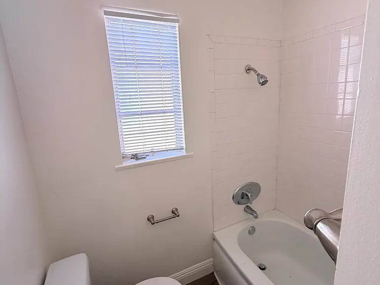 Sunset Park Apartments — Photo 23