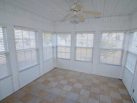 5th image of 201 Balsam Cir