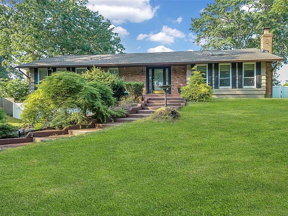 3rd image of 49 Woodland Ln