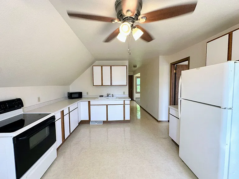 2212 School St — Photo 12