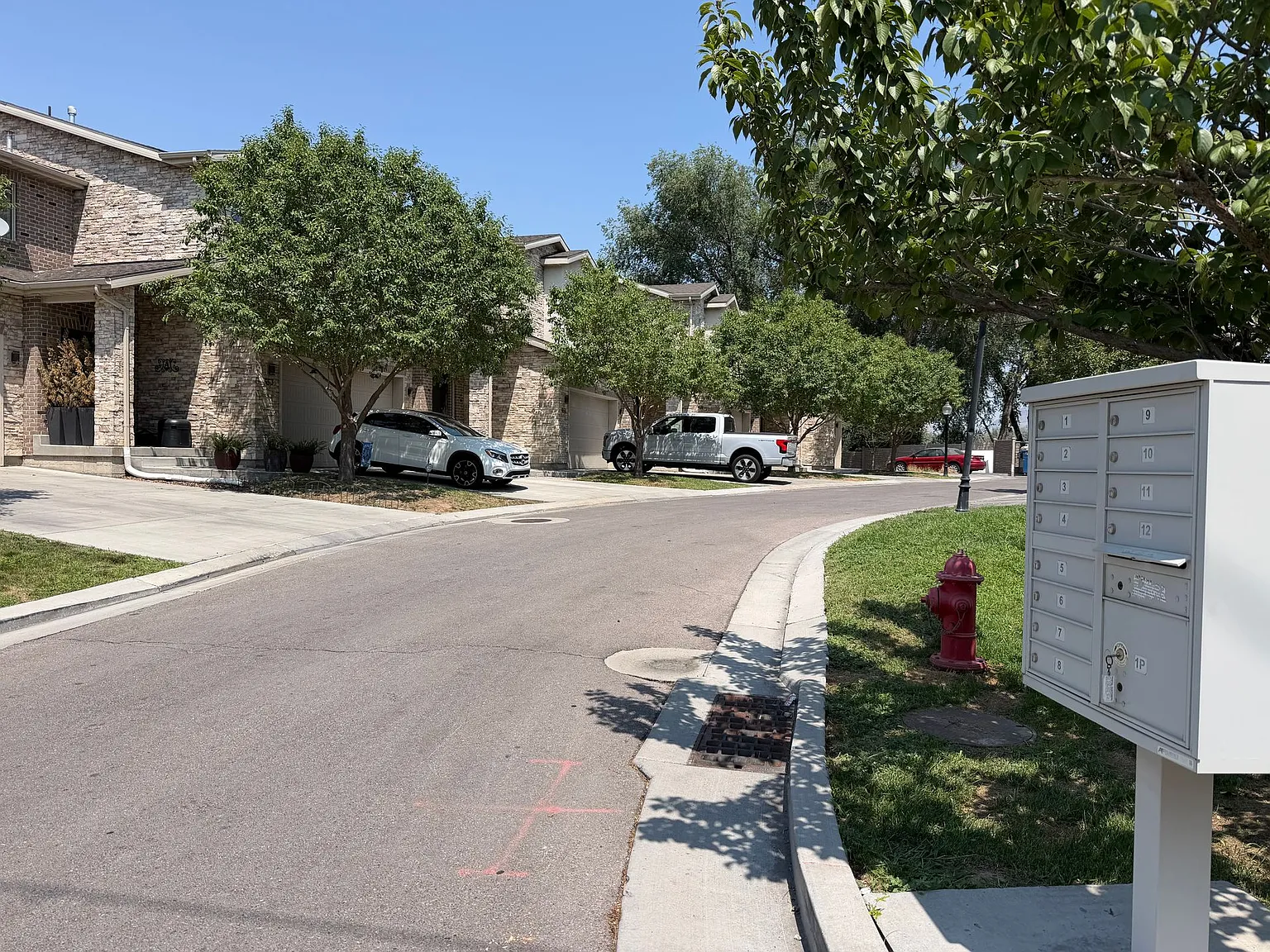 Beautiful Murray Townhome — Photo 2