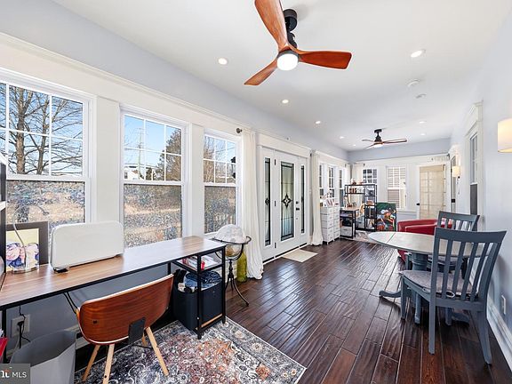 5th image of 237 Broadway