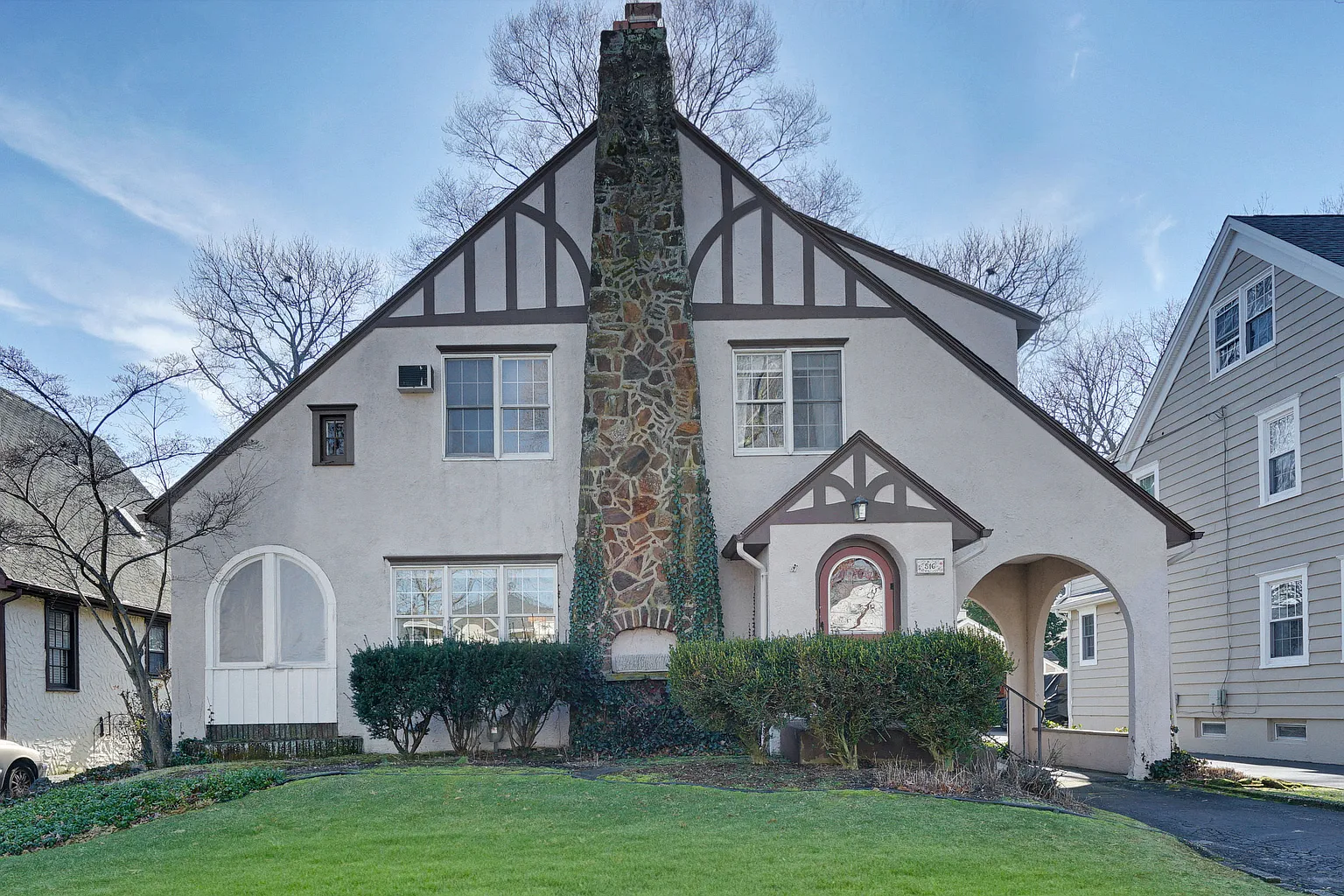 516 Wildwood Rd photo 1