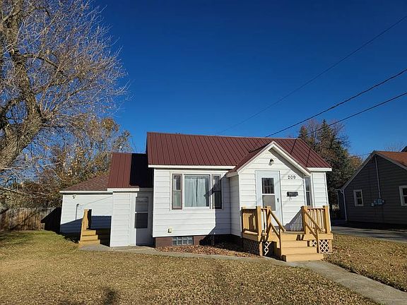 3rd image of 209 10th St E