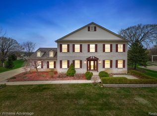 4100 Norwich Ct, Rochester, MI 48306