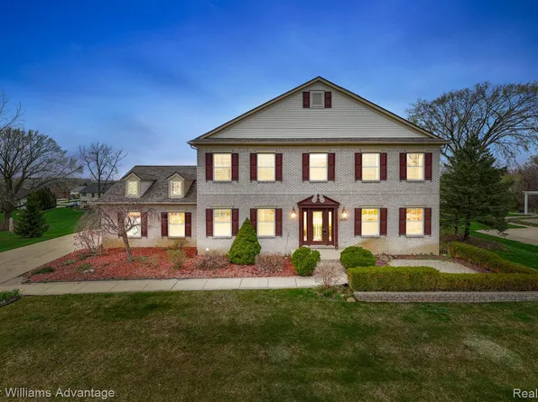 4100 Norwich Ct, Rochester, MI 48306