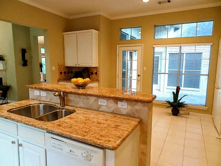 10114 Crescent Bluff Ln — Photo 5