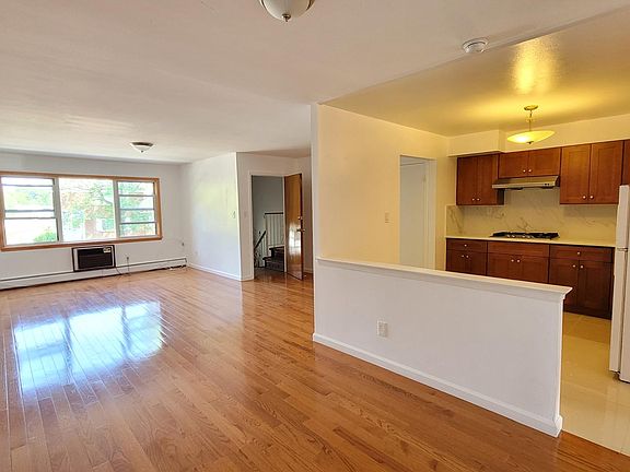 5th image of 212-78 16th Ave