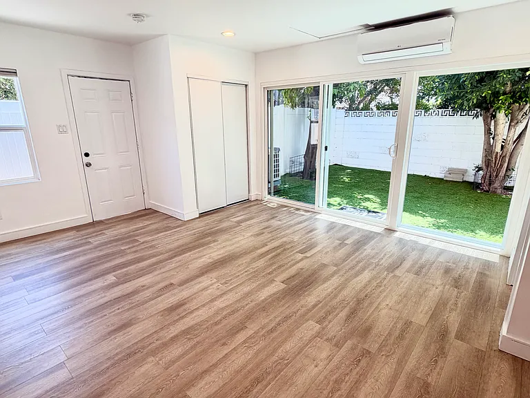 5653 Buffalo Ave — Photo 3