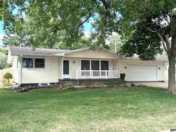 1126 B St, Geneva, NE 68361